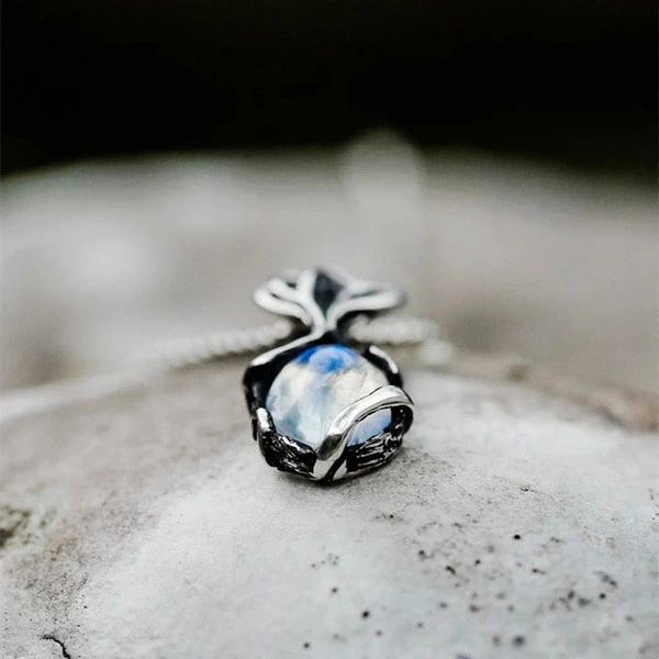 Fashion Ladies Flower Moonstone Pendant Necklace