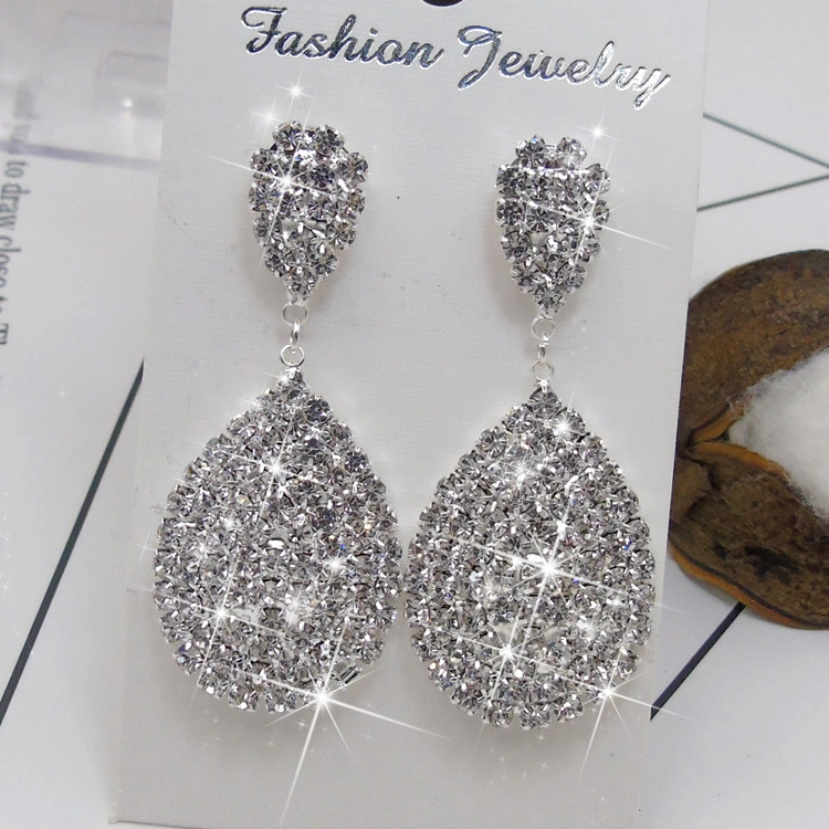 Welded Rhinestone Claw Chain Water Drop Flashing Diamond Earrings