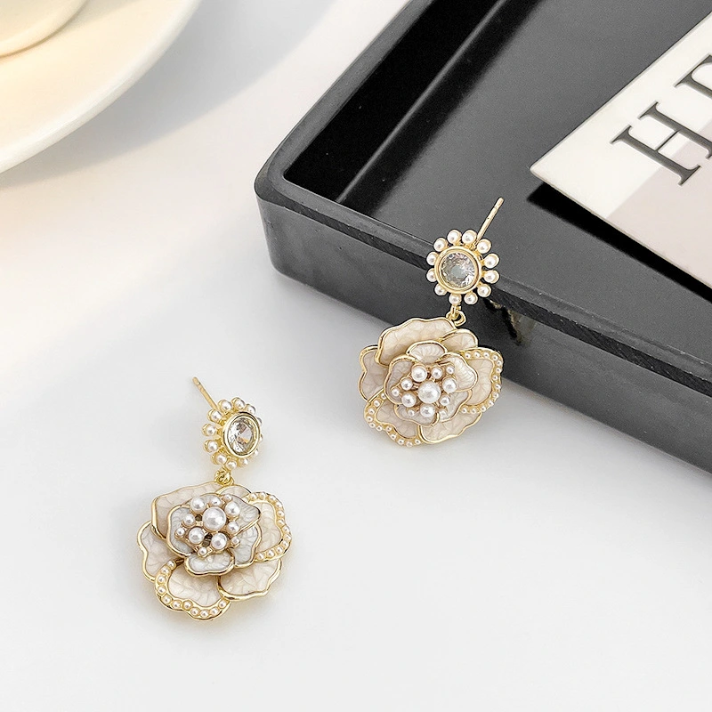 Fashion Ladies Pearl Camellia Alloy Earrings