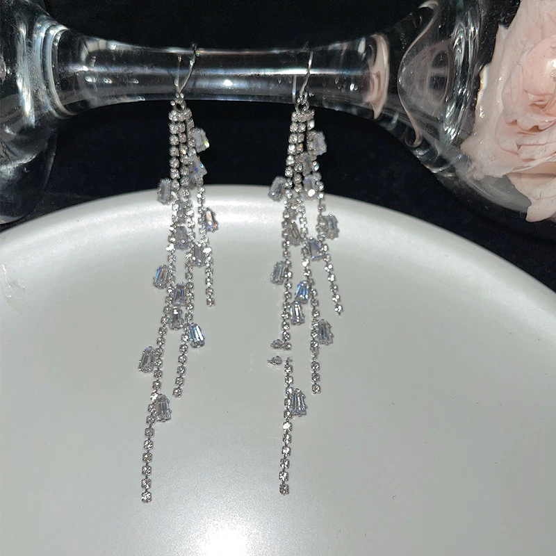 High-quality Diamond Hypoallergenic Earrings Simple And Cold Wind Long Style