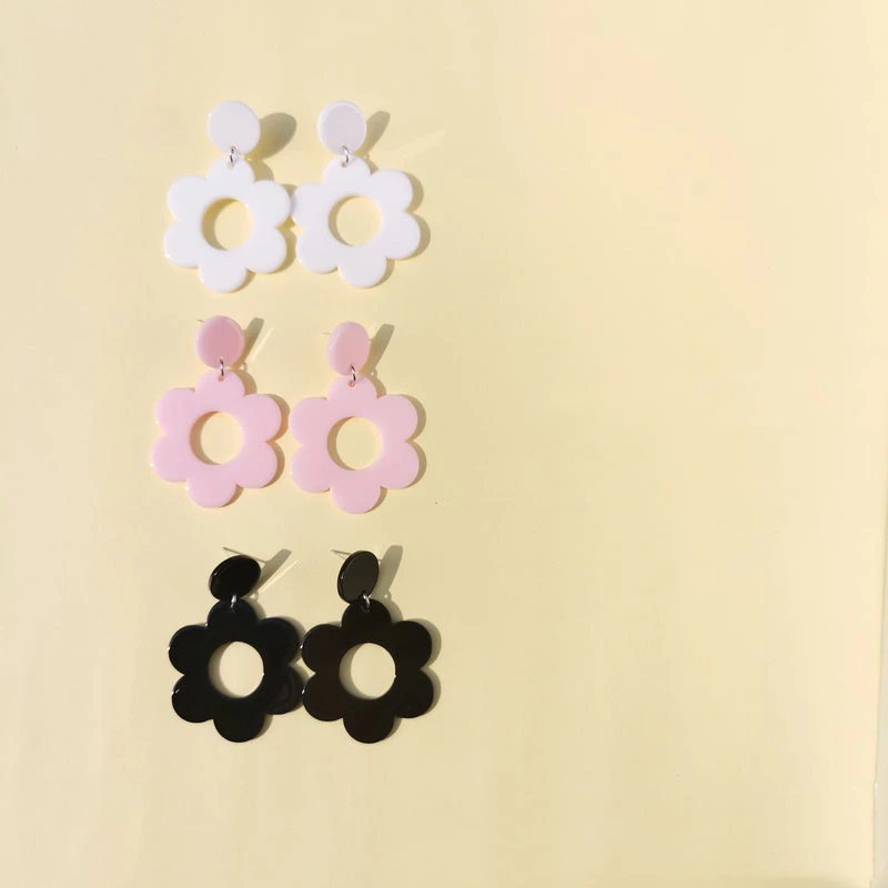 Simple Acrylic Earrings Flowers Retro Temperament White