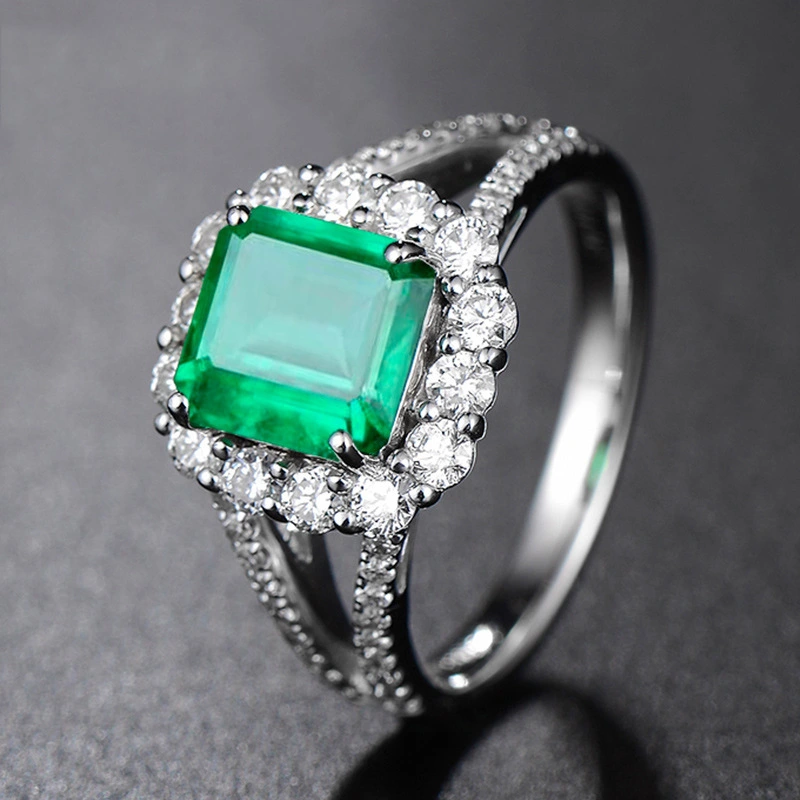 Women's Ring Inlaid With Zircon And Emeralds