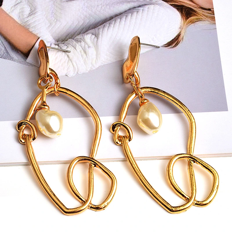 Golden Metal Irregular Earrings Pearl