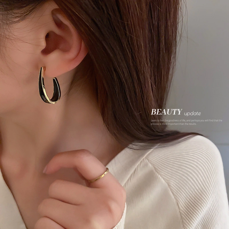 Oil Drip Oval C-shaped Earrings Ins Cold Wind