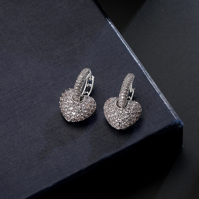 Temperament Style Diamond-studded Peach Heart Earrings Design Style