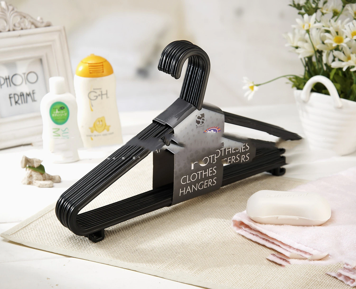 Fashion Plastic Black Clothes Hanger
