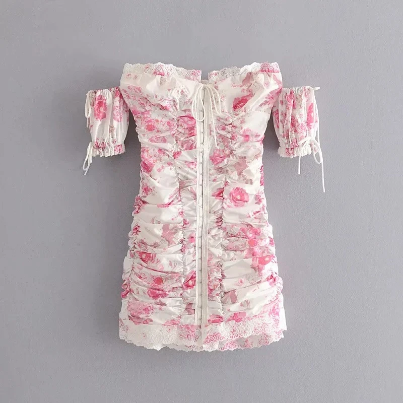 One-line Collar Lace Single-breasted Buckle Pleated Dress