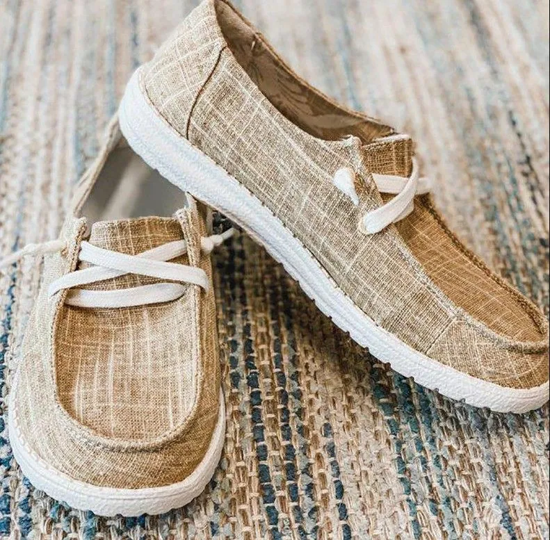 Breathable casual shoes