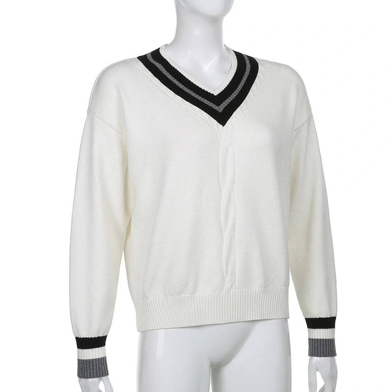 The V-neck of The British Style Sweater Is Slim