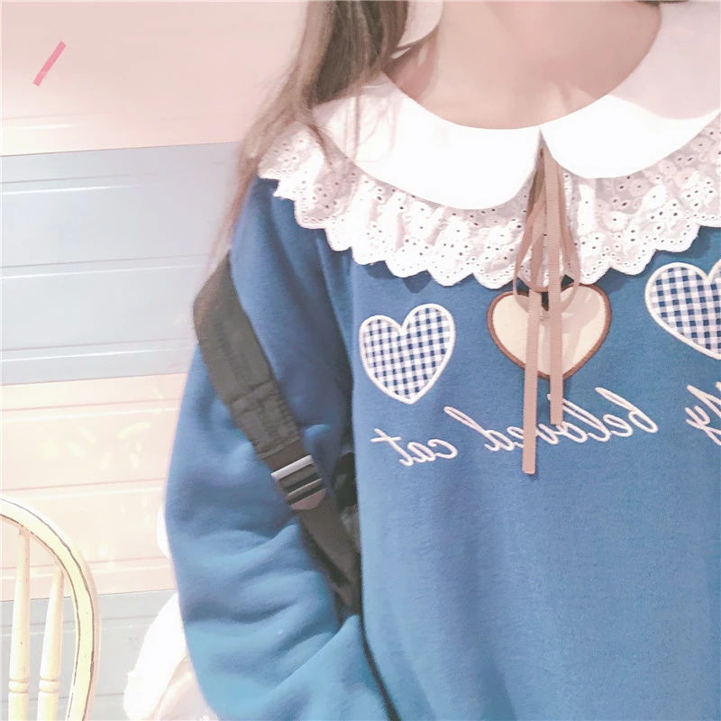 Embroidered doll collar plus velvet sweater