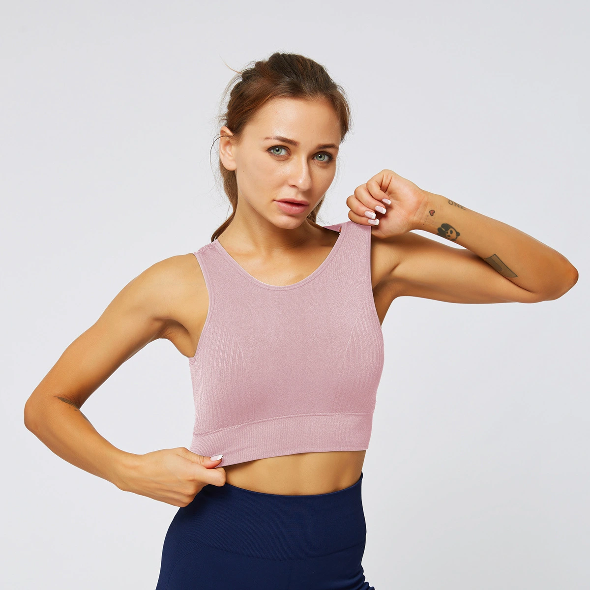 Beautiful back shockproof gathered sports bra