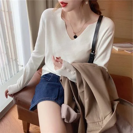 Gentle Wind Autumn New Women's V-neck Sweater