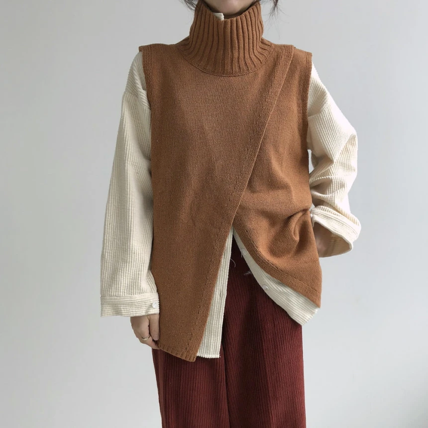 Cross high neck knit vest