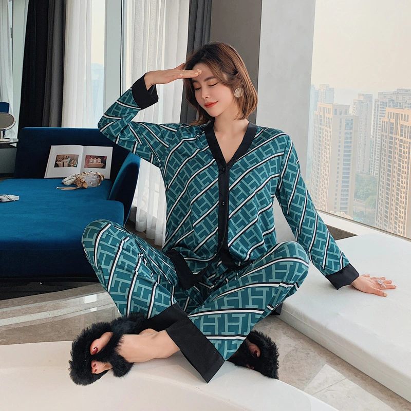 Retro Sexy V-Neck Fashion Ice And Snow Silk Home Service Suit Can Be Worn Outside