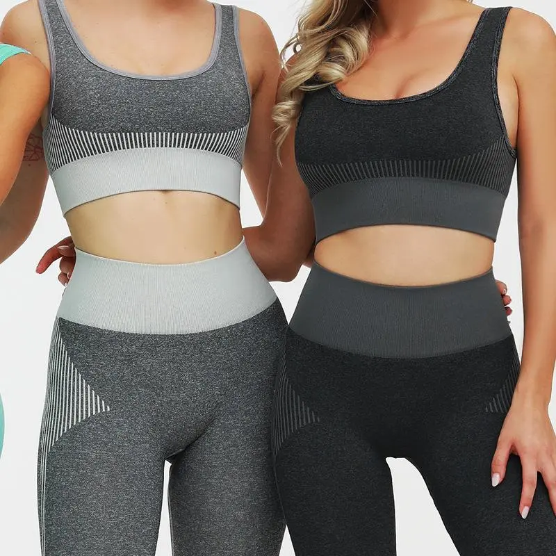 Knitted seamless sportswear carrying hips