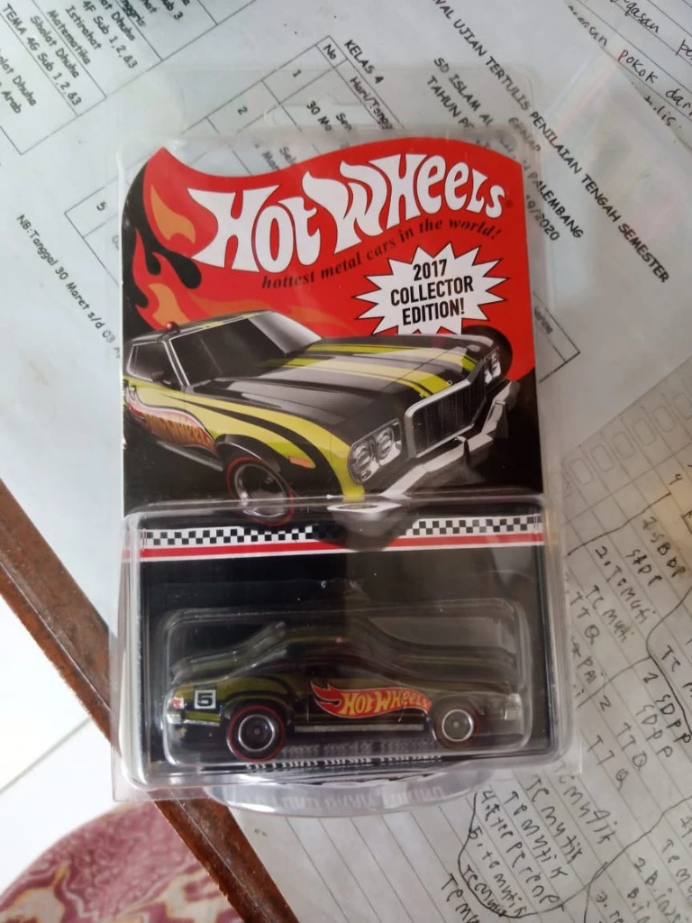 Hot Wheels Alloy Car Iron Bottom Rubber Tire