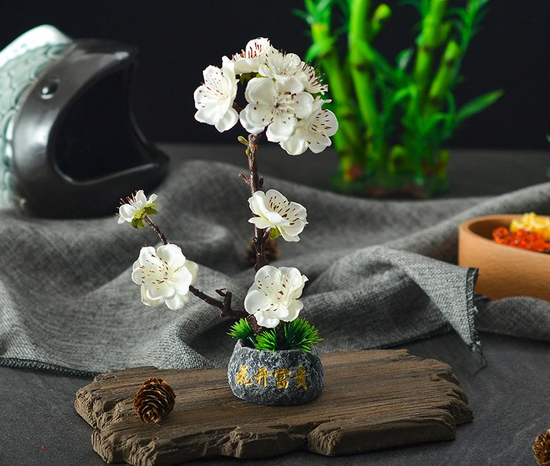 Creative Small Ornaments With Decorative Flowers and Plants