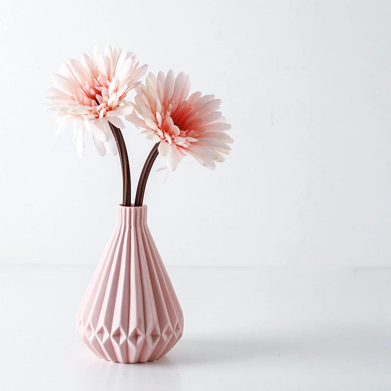 Small Dried Flower Ornaments In The Living Room