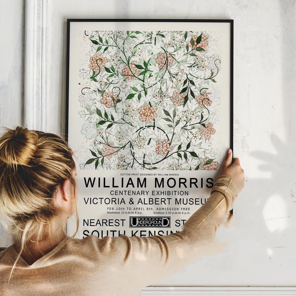 William Morris Red Flower And Green Museum Exhibition Canvas