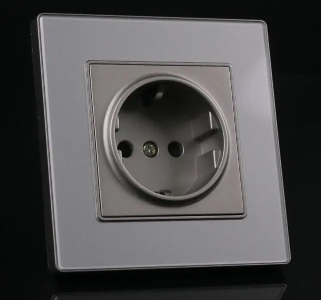 British Standard Five-hole Version With USB Socket