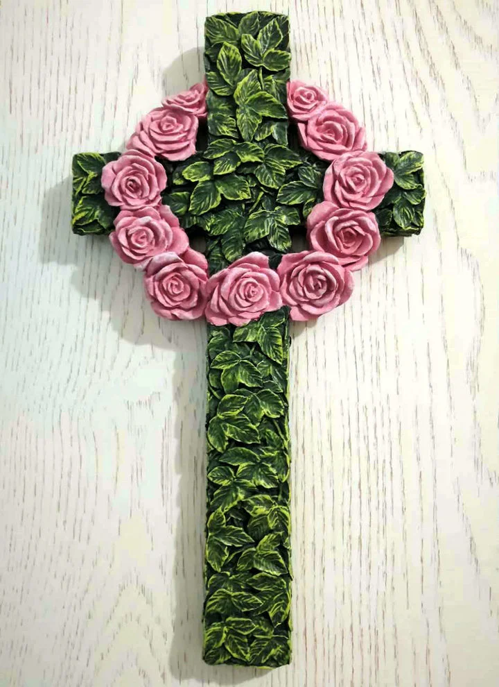 Creative Home Furnishing Resin Garland Cross Pendant