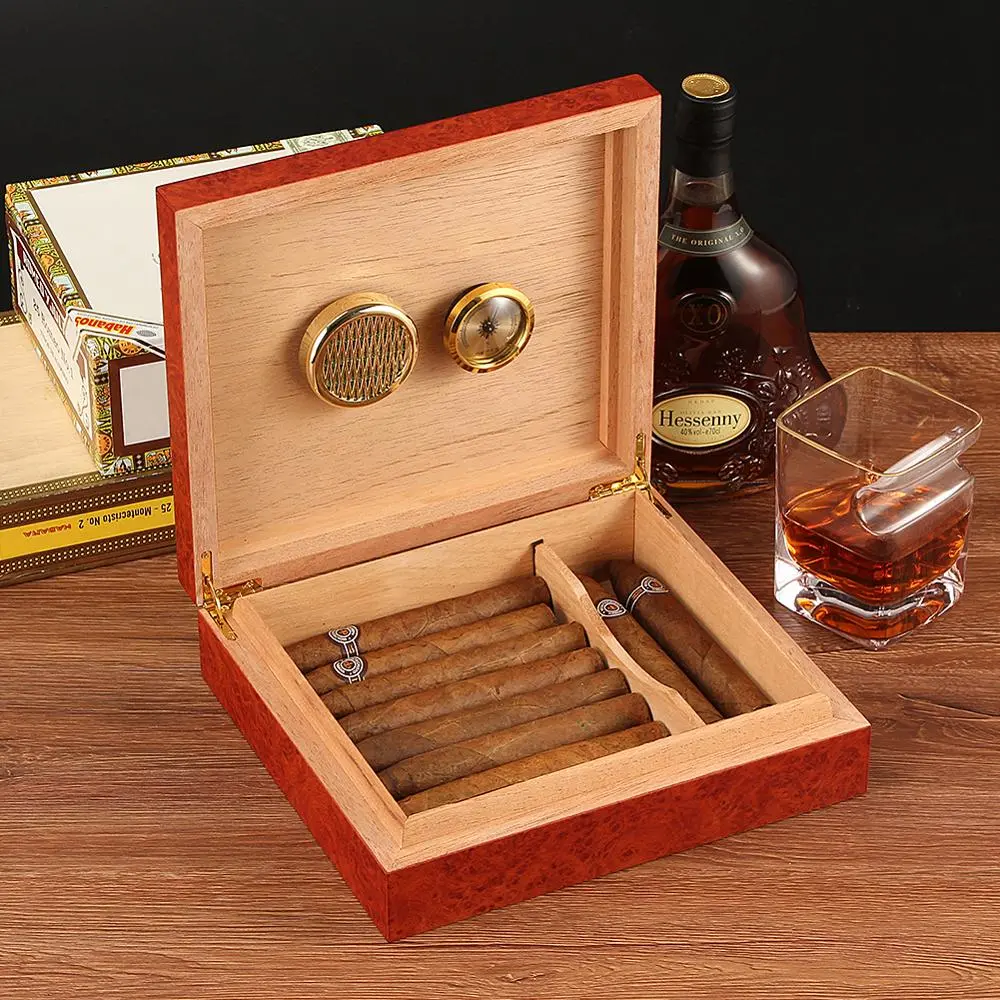 Portable cedar wood humidor