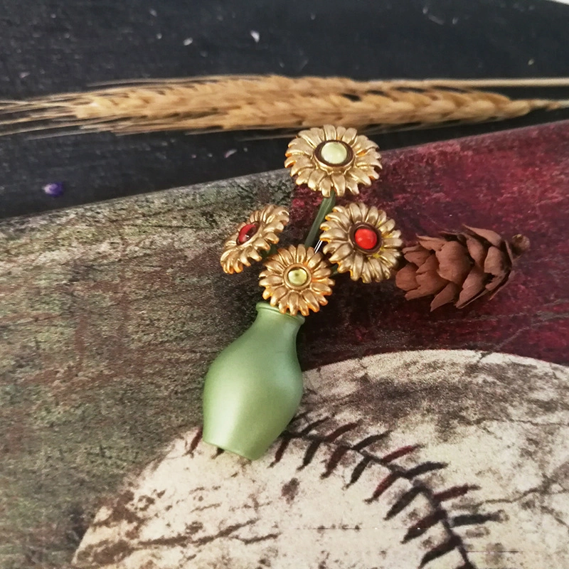 Sunflower pot vintage brooch