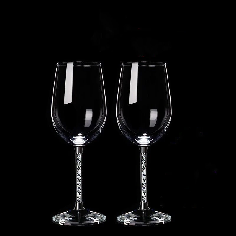 Lead-free crystal wine glass with diamonds