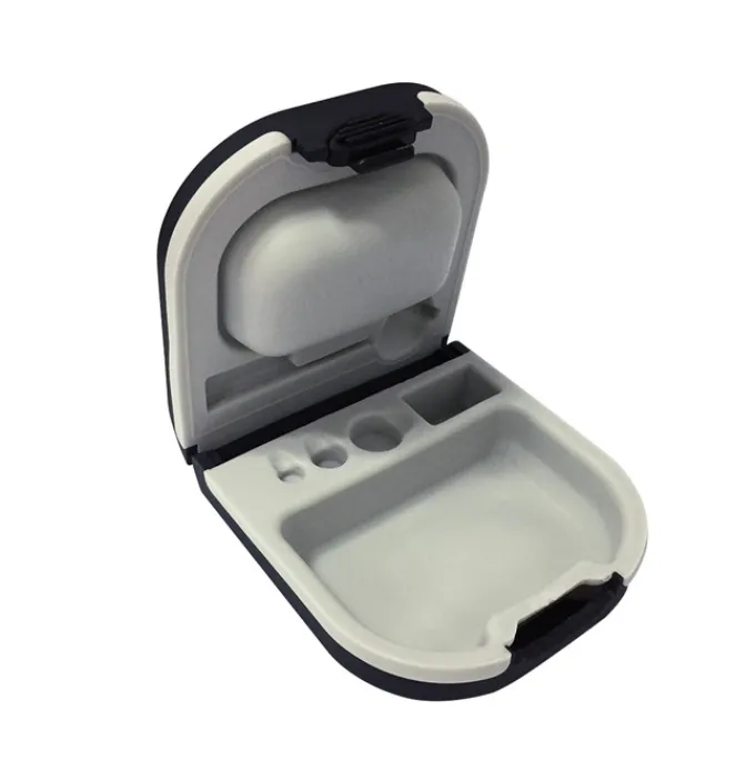 Hearing aid carrying case