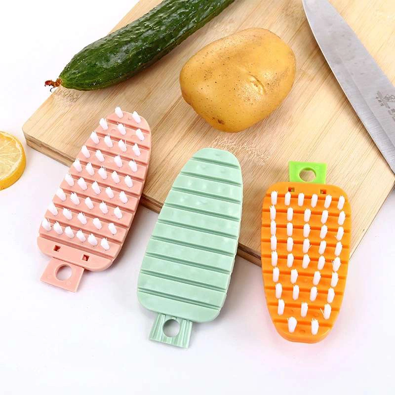 Flexible vegetable washing brush