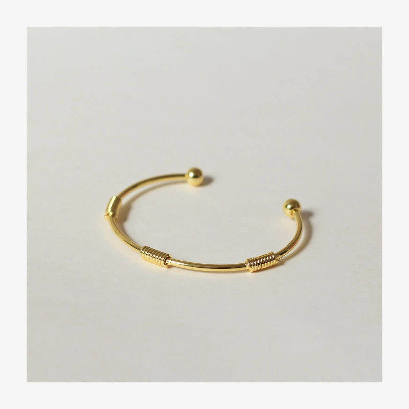 Minimalist knotted bracelet