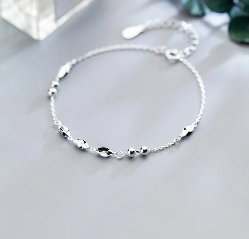 Simple light beads bracelet leaves