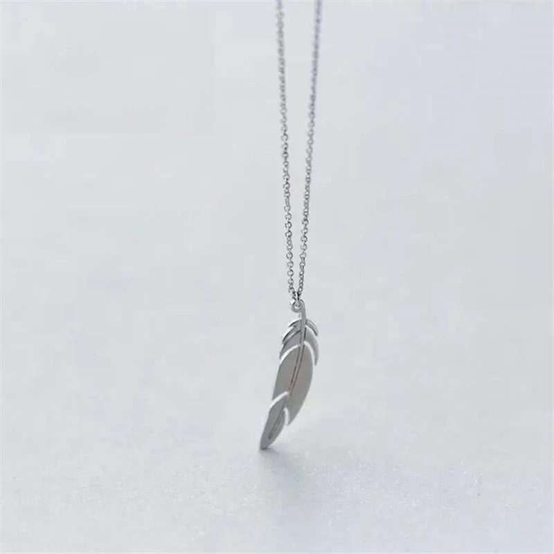 Korean Simple Glossy Feather Necklace