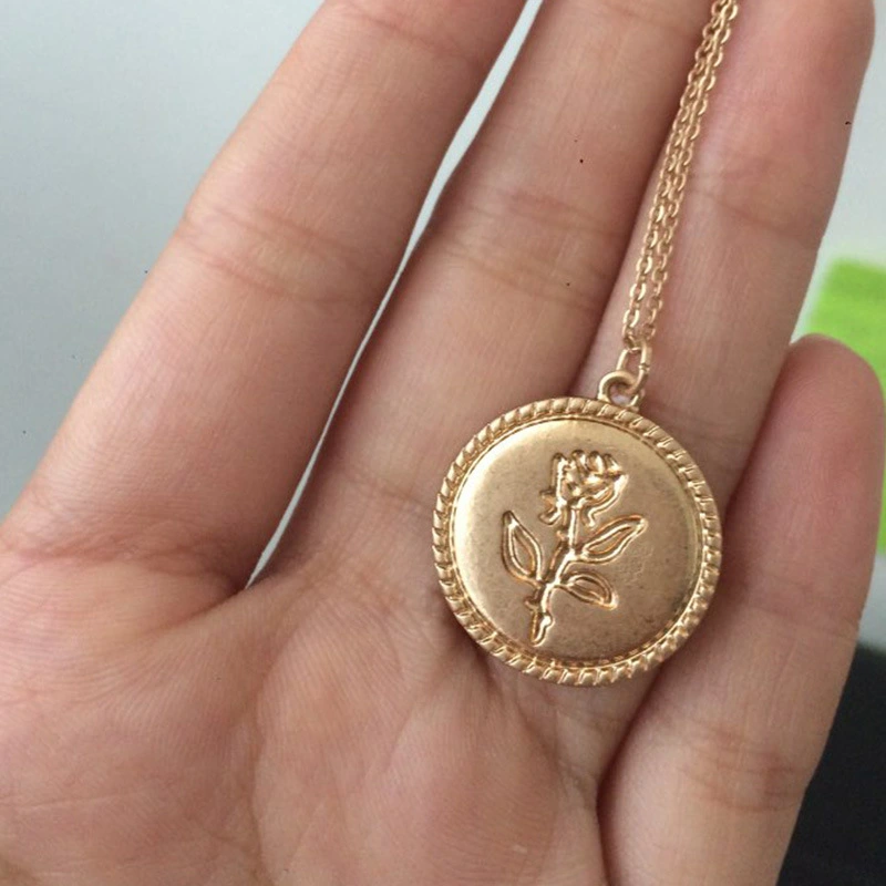 Rose coin single layer rose design simple clavicle chain