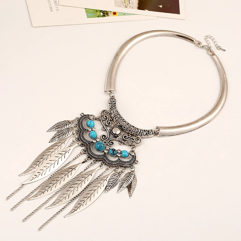 Leaf tassel metal collar