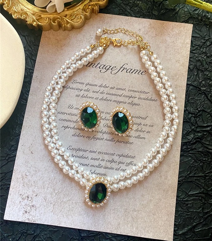 Vintage Temperament Oval Emerald Pearl Short Necklace Clavicle Chain