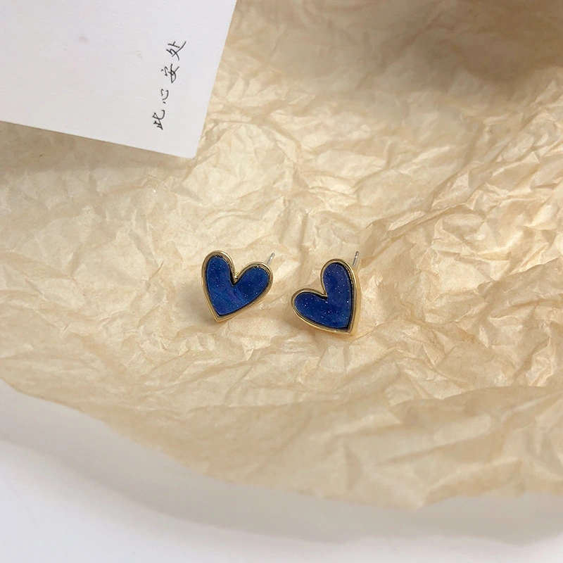Silver Needle Temperament Simple Fashion Mini Stud Earrings Personality Sweet Love Heart Shaped Earrings Resin Ear Jewelry
