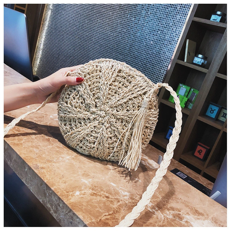 Hollow round straw bag