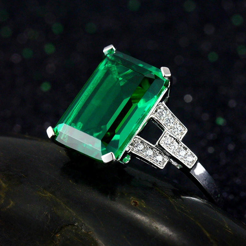 European and American emerald square ring