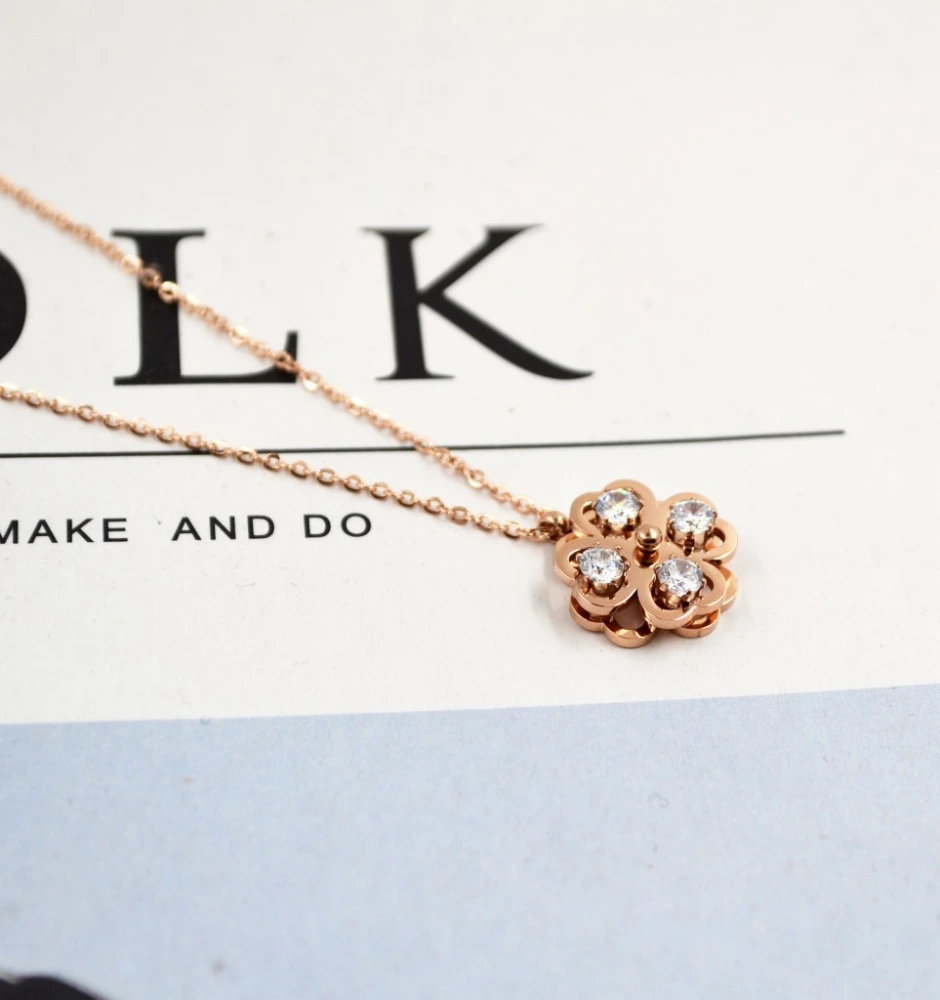 Rose Gold Jewelry Rotatable Steel Pendant