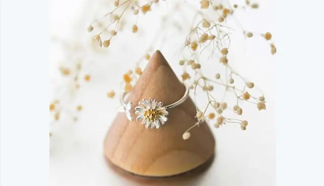 Daisy Women's Wreath Adjustable Wedding Ring Fashion Small Fresh Pastoral Ring