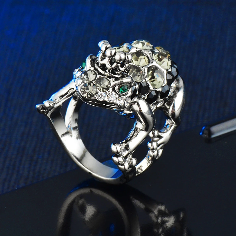 Fashion Retro Diamond Frog Crown Ring Ring