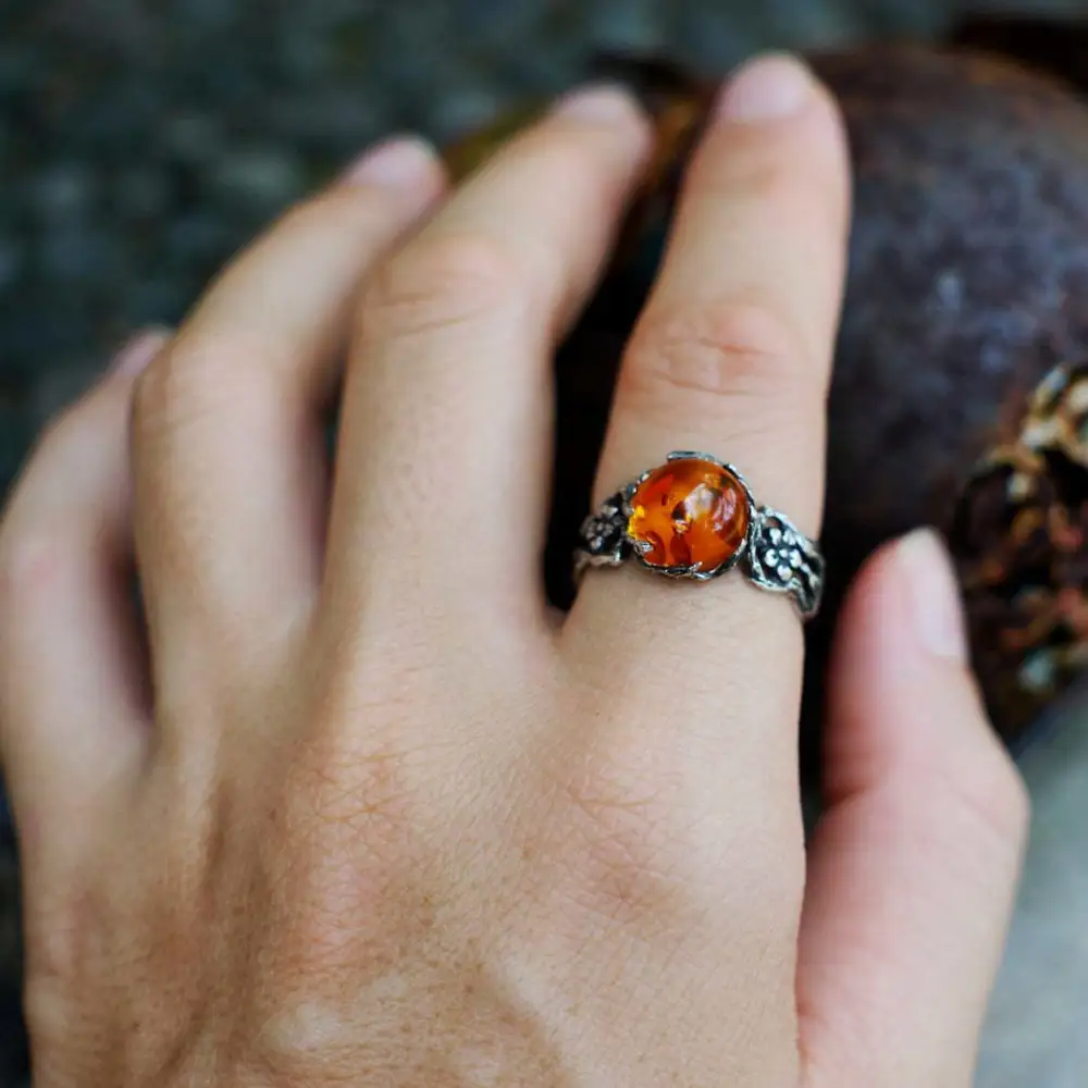 Simple Temperament Ring With Silver Inlay