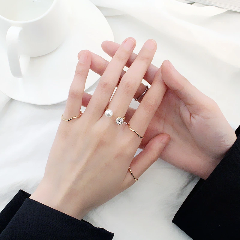 Approximately Personalized Four-piece Diamond Geometric Ring