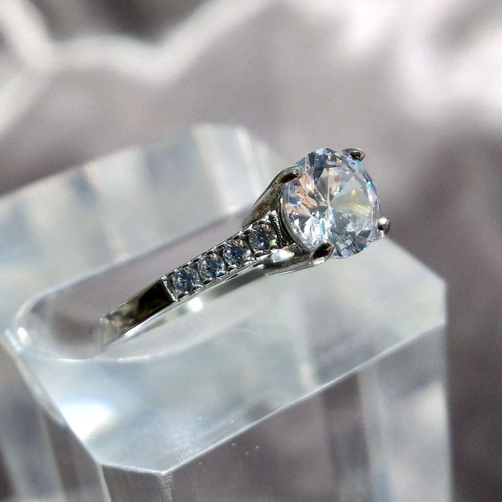 Titanium Steel Ladies Inlaid Zircon Ring