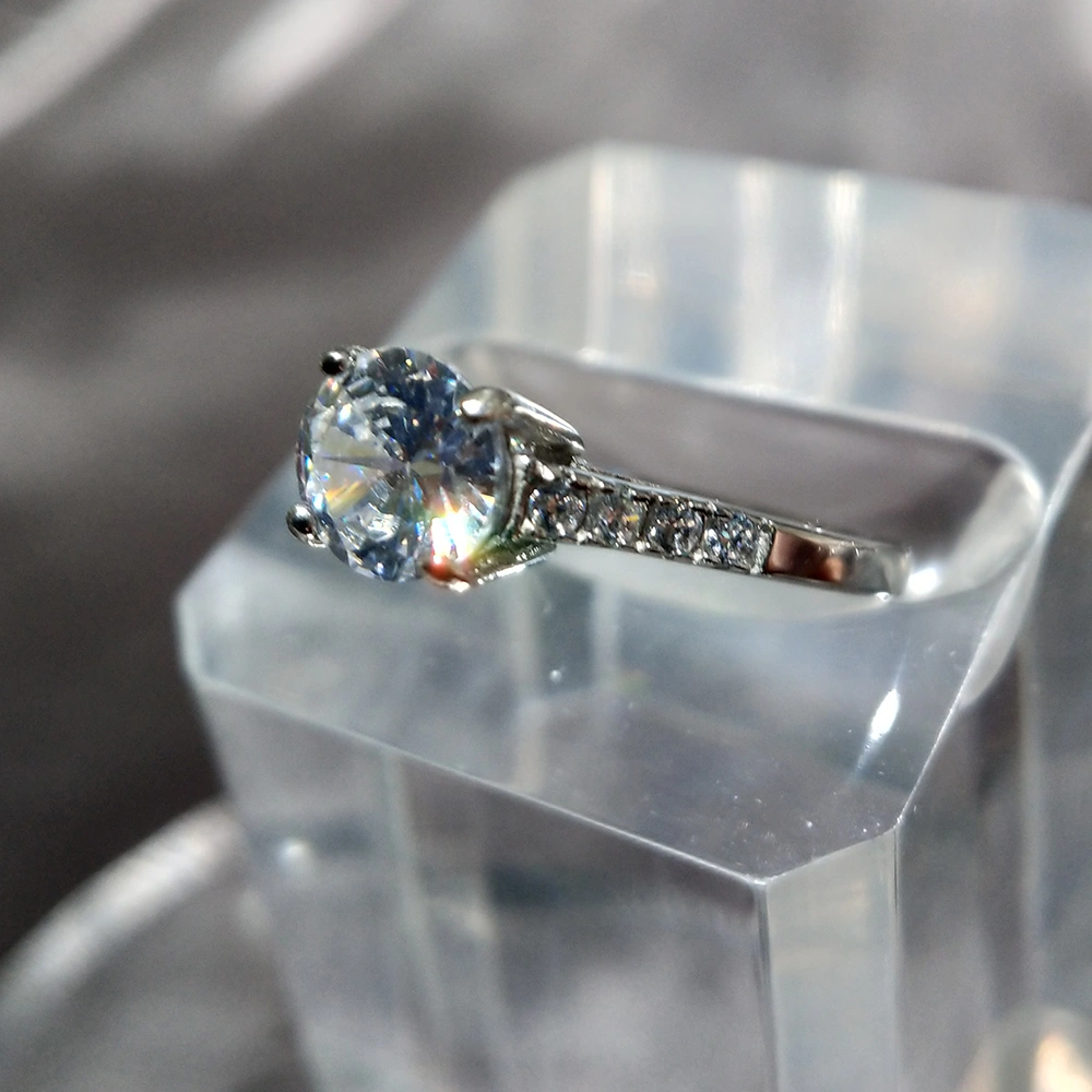 Titanium Steel Ladies Inlaid Zircon Ring
