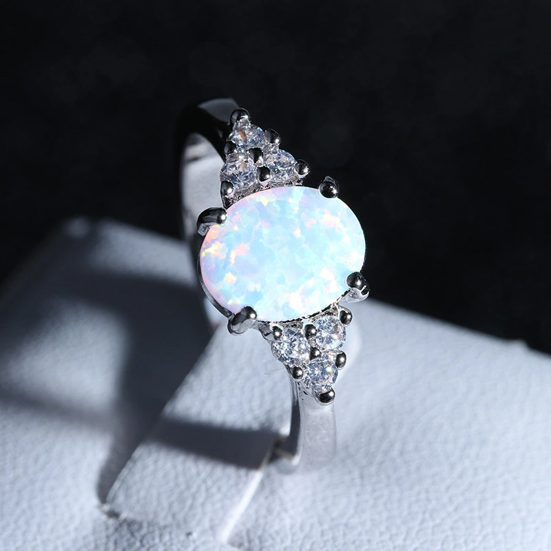 The Exquisite Opal Diamond Ring Is Simple And Stylish