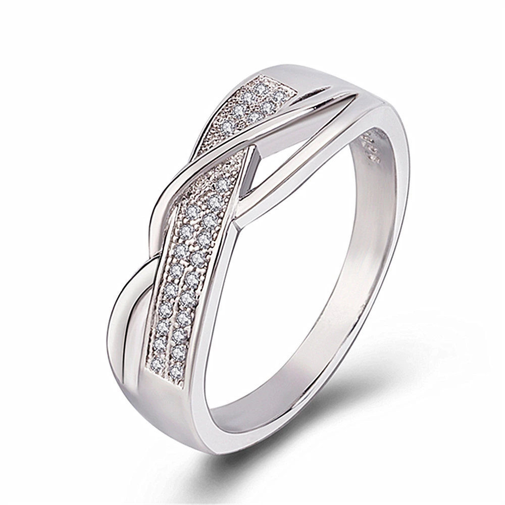 Ribbon 18k diamond ring