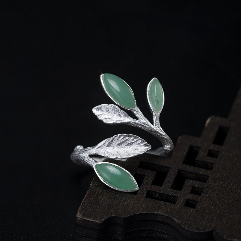 Vintage ring with leaves