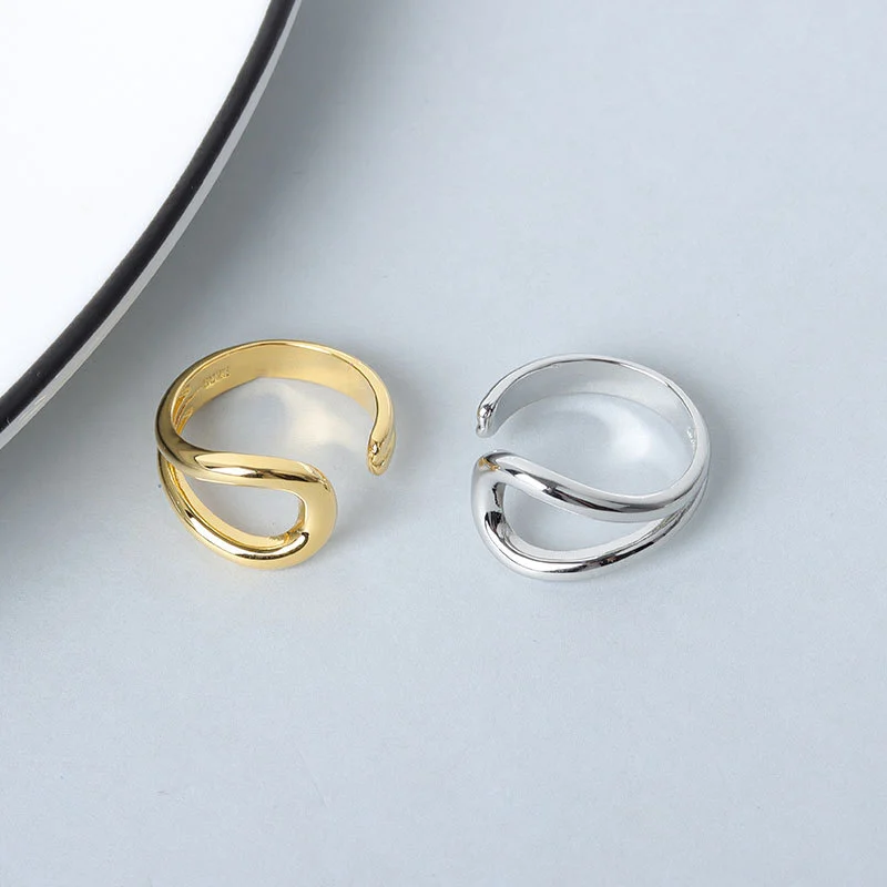 Women's geometric hollow glossy ring